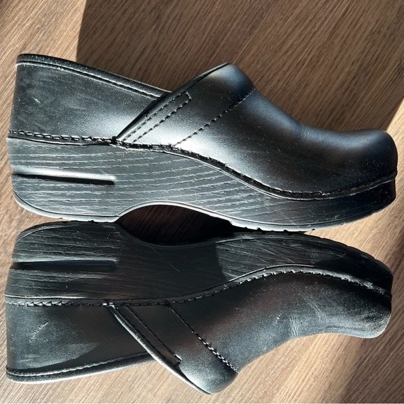 Black dansko dress shoes black. - Picture 3 of 3